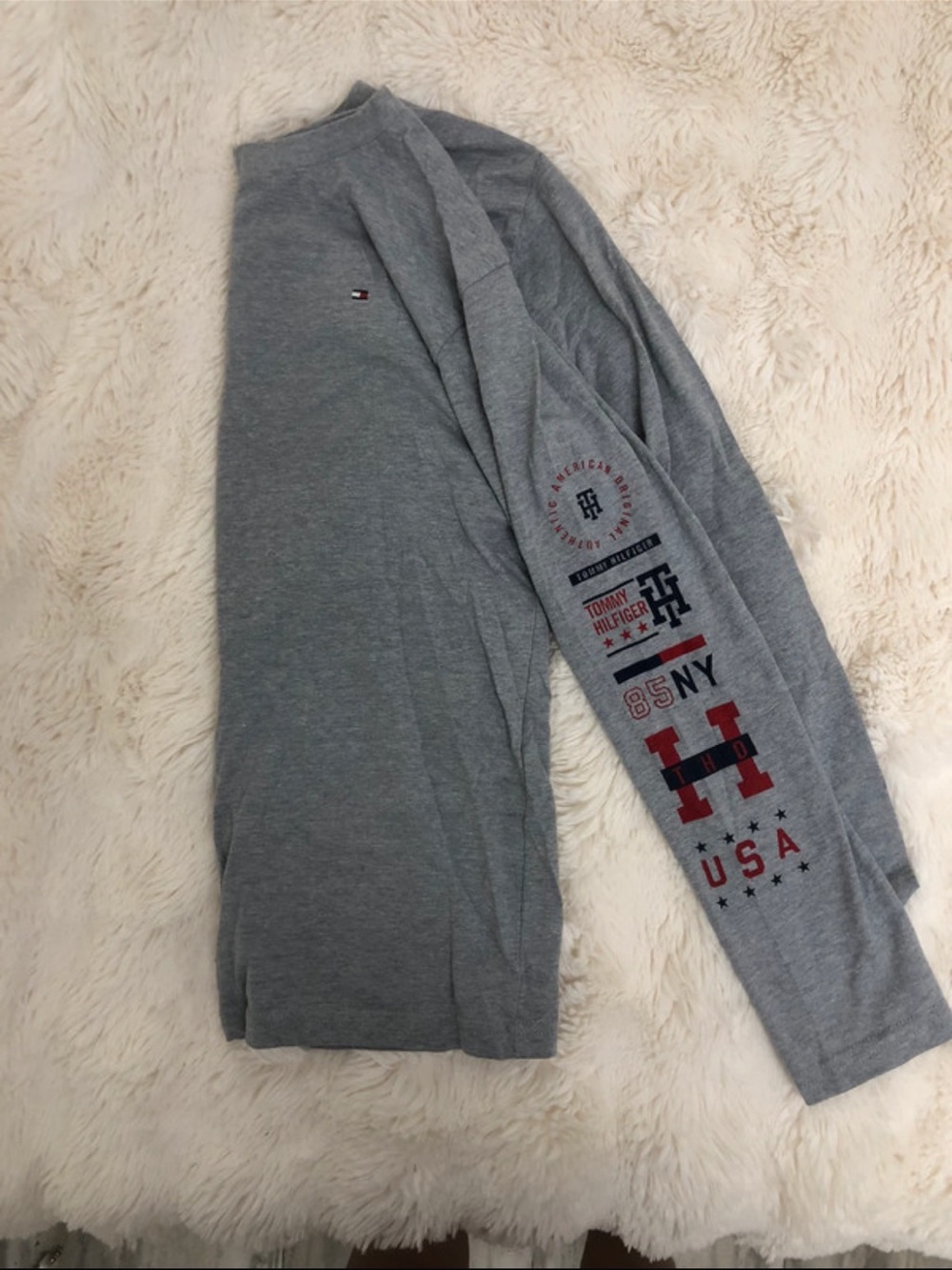 Tommy Hilfiger youth size Gray Graphic Sleeve Long-Sleeve Sweater